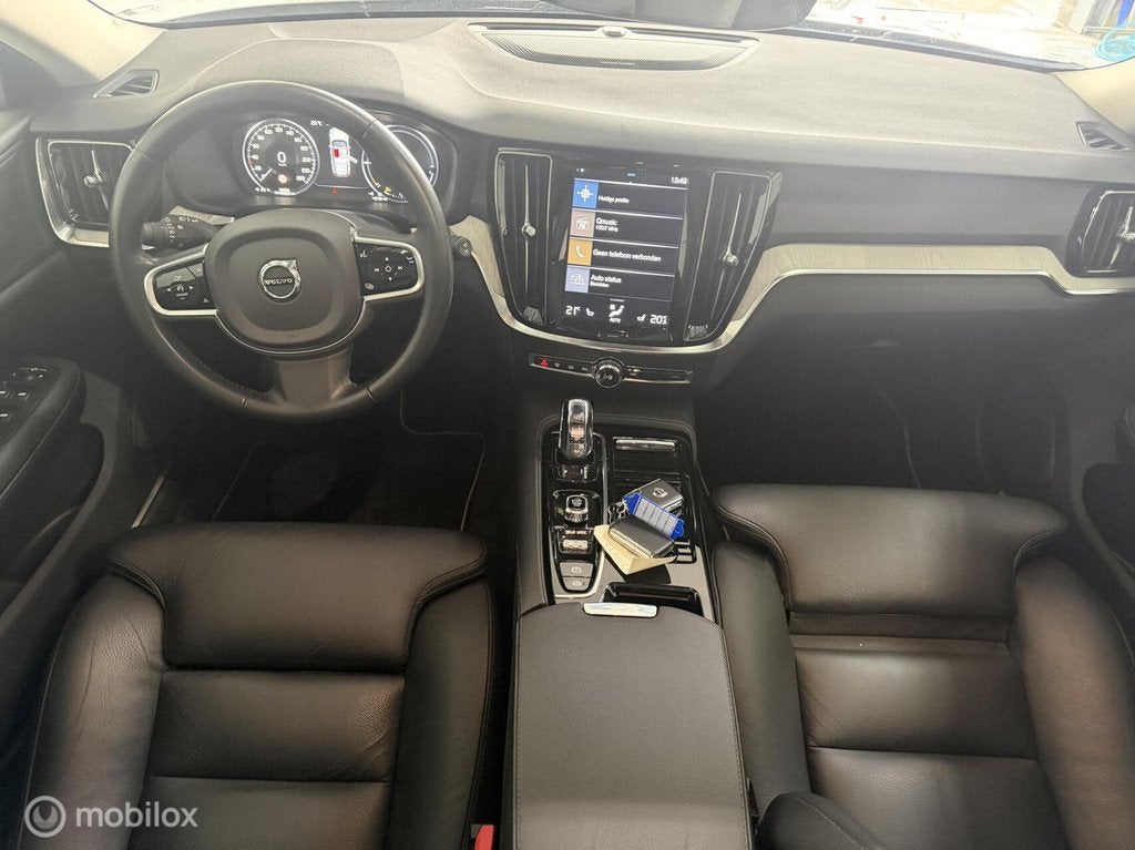 Volvo V60 2.0 T8 Twin Engine AWD Inscription PANO/LEER, Auto's, Automaat, Gebruikt, 4 cilinders, 1972 kg