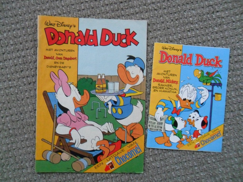 Donald Duck 2x uitgave Nutricia Chocomel, Verzenden, Overige figuren, Zo goed als nieuw, Papier, Kaart of Schrift