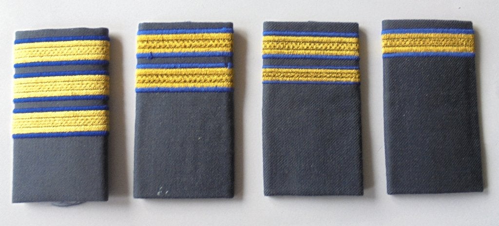 ROT schouderpassanten Gala tenue Avond baadje Officieren KLu, Ophalen of Verzenden, Luchtmacht, Nederland, Embleem of Badge