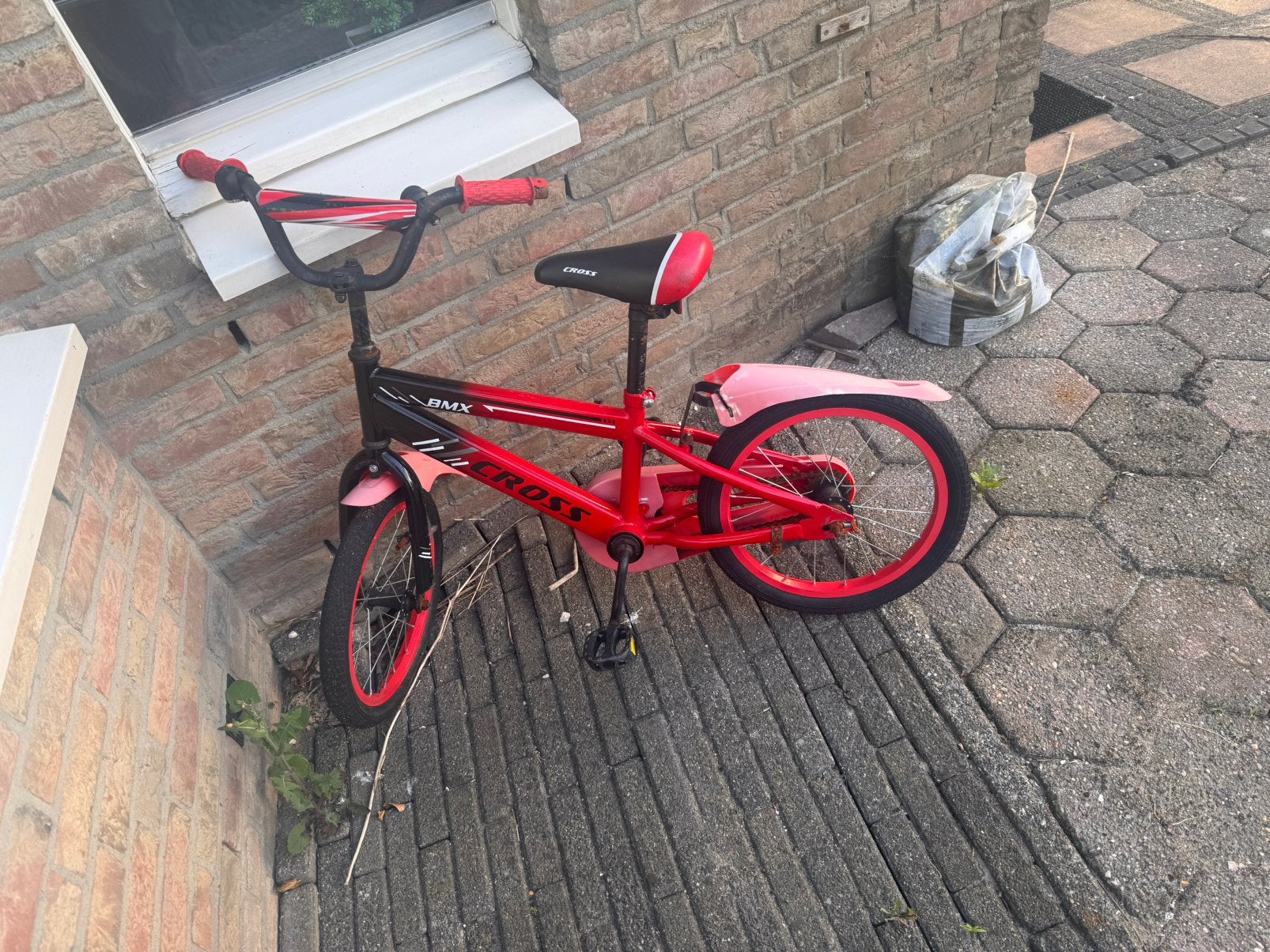 jongen fiets with helmet, Ophalen, Gebruikt