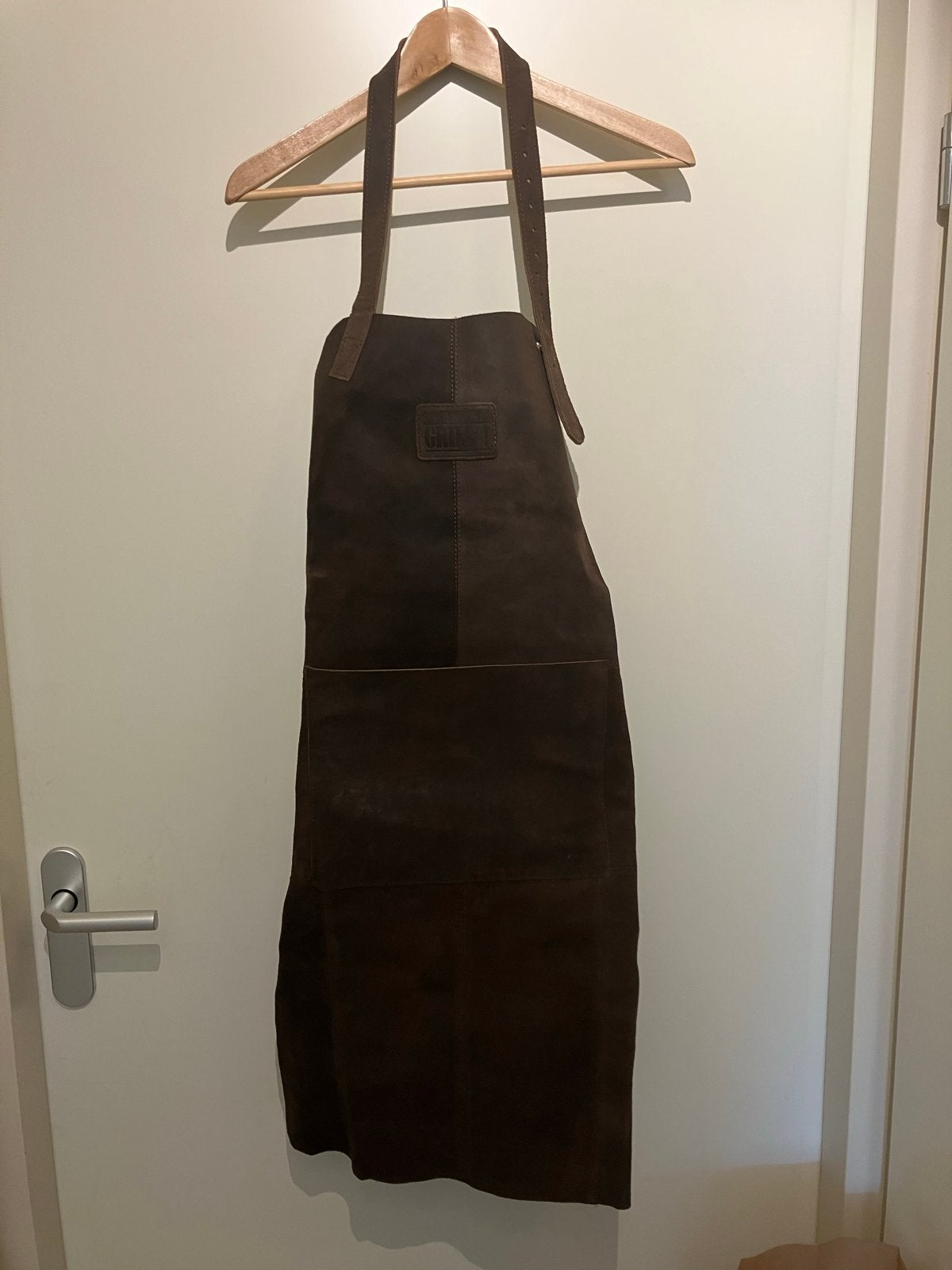 Leren BBQ Schort - "It's Time To Grill!" - Rundleer, Ophalen of Verzenden, Zo goed als nieuw