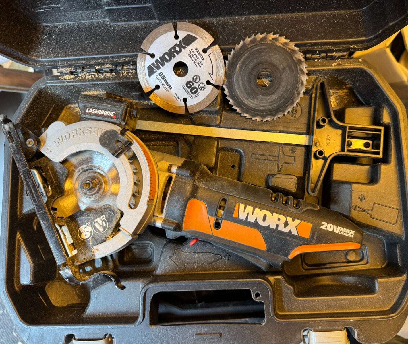 Mini inval cirkezaag Worx 20v nauwelijks gebruikt koffer, Doe-het-zelf en Verbouw, Gereedschap | Zaagmachines, Ophalen, Minder dan 30 mm
