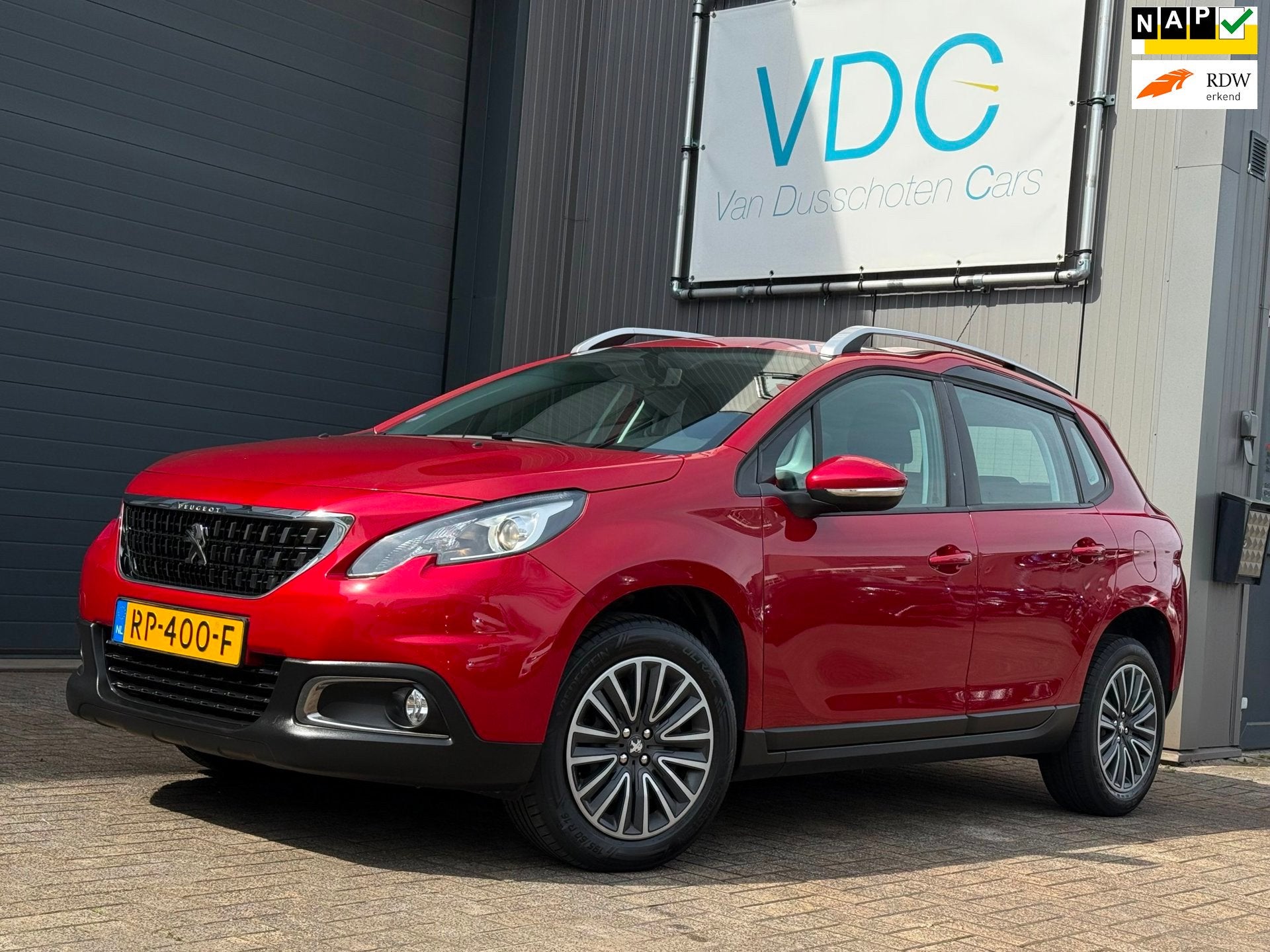 Peugeot 2008 1.2 PureTech Blue Lion | Automaat | Navigatie, Auto's, Stof, 1199 cc, 610 kg, Origineel Nederlands