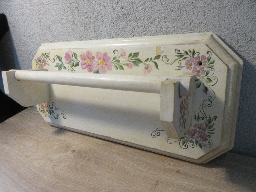 Brocante met bloemen beschilderde keukenrolhouder, Ophalen of Verzenden, Gebruikt