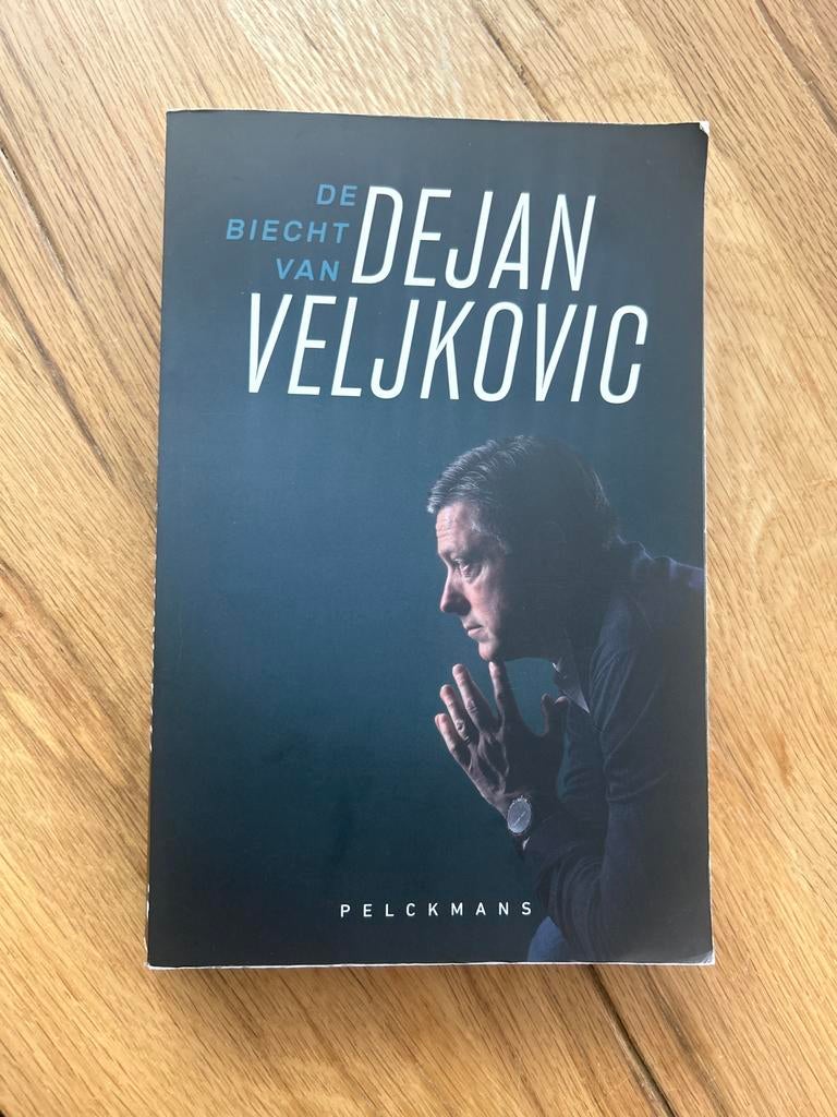 De Biecht van Dejan Veljkovic - Voetbalboek, Boeken, Ophalen of Verzenden, Gelezen, Overige sporten