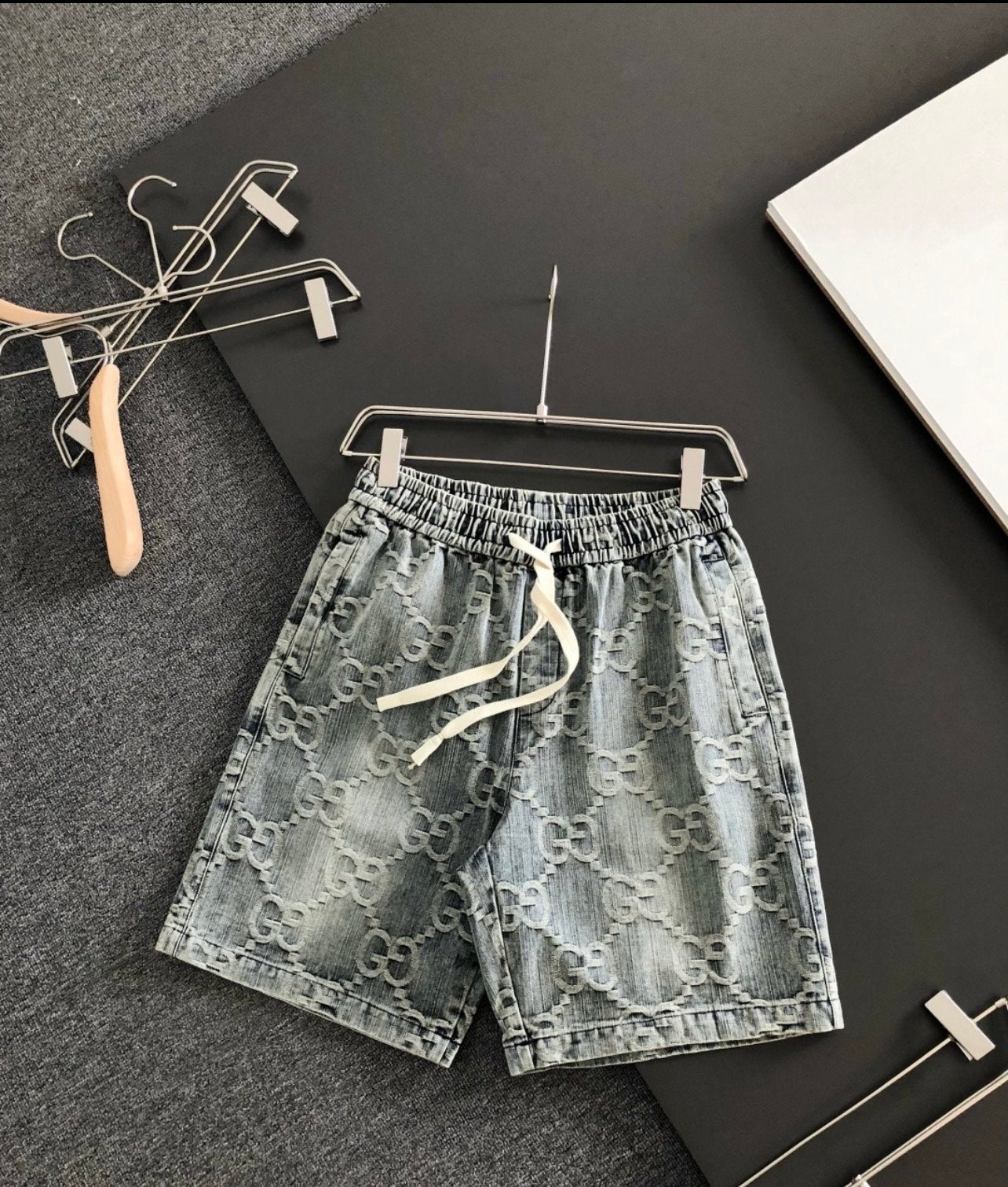 Gucci Monogram Denim Shorts, Ophalen of Verzenden, Nieuw, Overige maten, Blauw