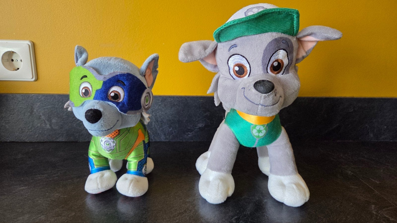2 paw patrol knuffels rocky, Verzamelen, Poppetjes en Figuurtjes, Ophalen, Zo goed als nieuw