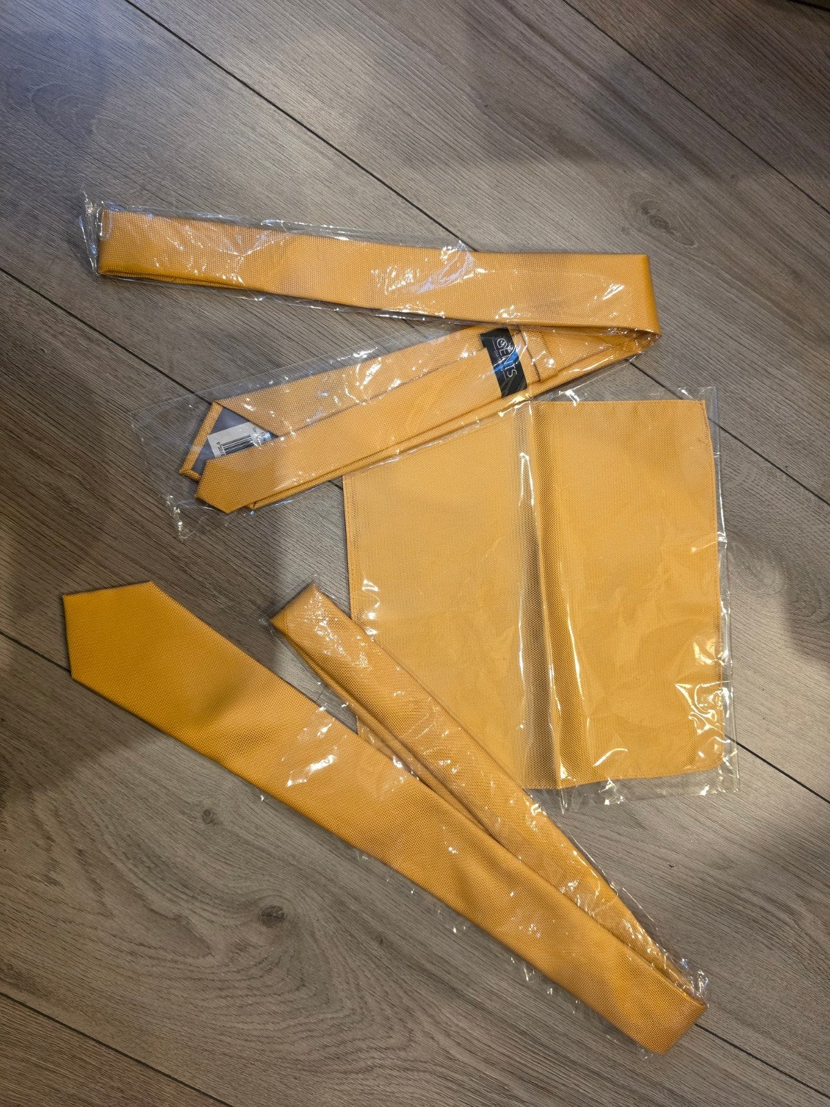 Goudgele stropdas en pochet set - Nieuw, Effen, Nieuw, Ophalen of Verzenden, GENTS