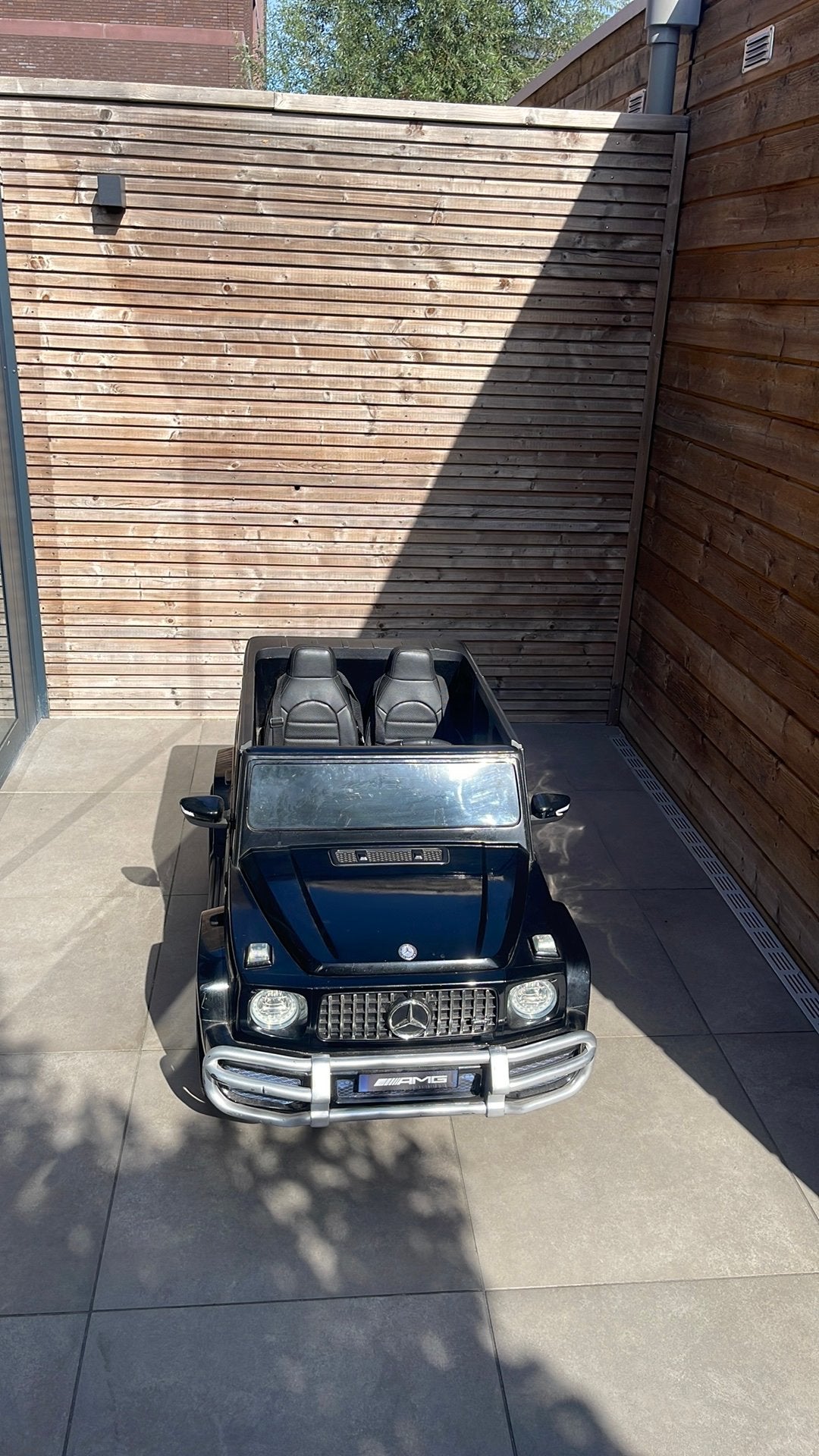 Elektrische Mercedes-AMG G 63 kinderauto, Kinderen en Baby's, Ophalen, Gebruikt