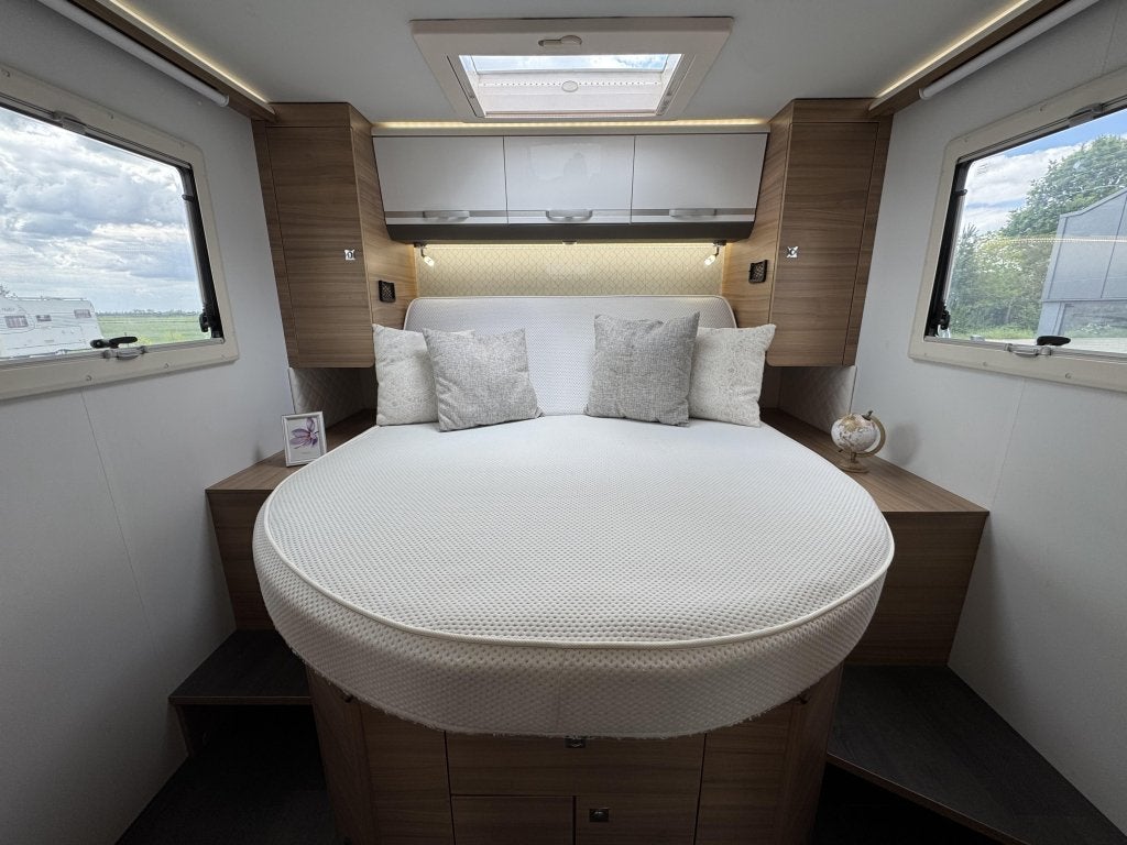 Adria Matrix Plus 670 DC Queensbed Hefbed Omvormer 2021, Afzuigkap, Bedrijf, Stra?ka cesta 50, 8000 Novo mesto, Slovenië, Adria