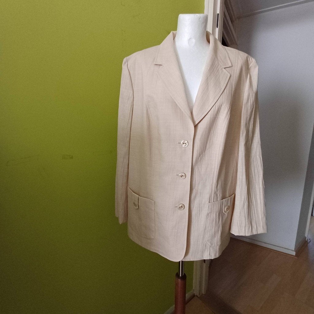 Lichtbeige jasje van Frank Walder maat 44, Kleding | Dames, Beige, Maat 42/44 (L), Ophalen of Verzenden, Zo goed als nieuw