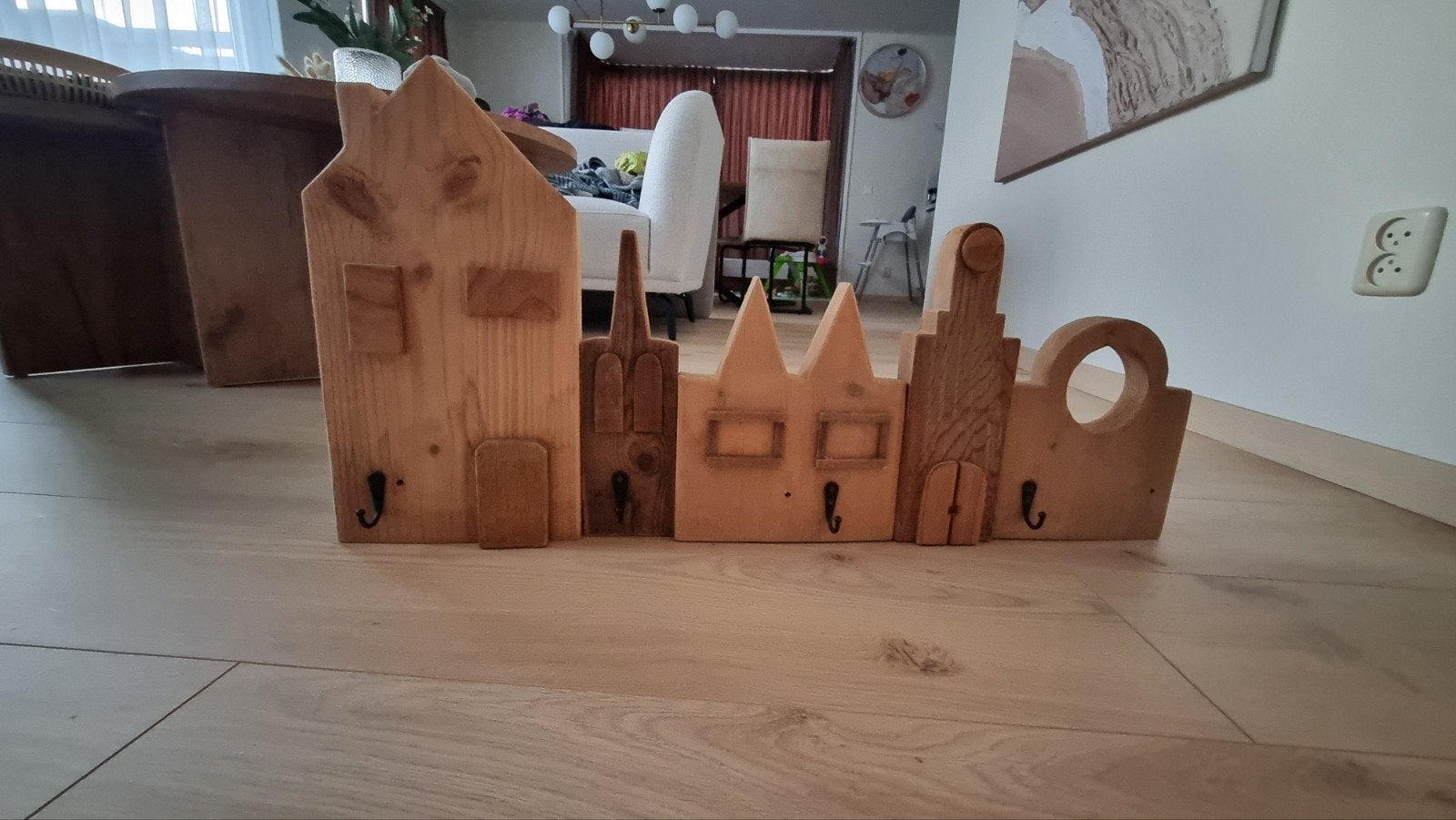Unieke houten kapstok in de vorm van huisjes, Wandkapstok, Gebruikt, Ophalen of Verzenden, Minder dan 100 cm