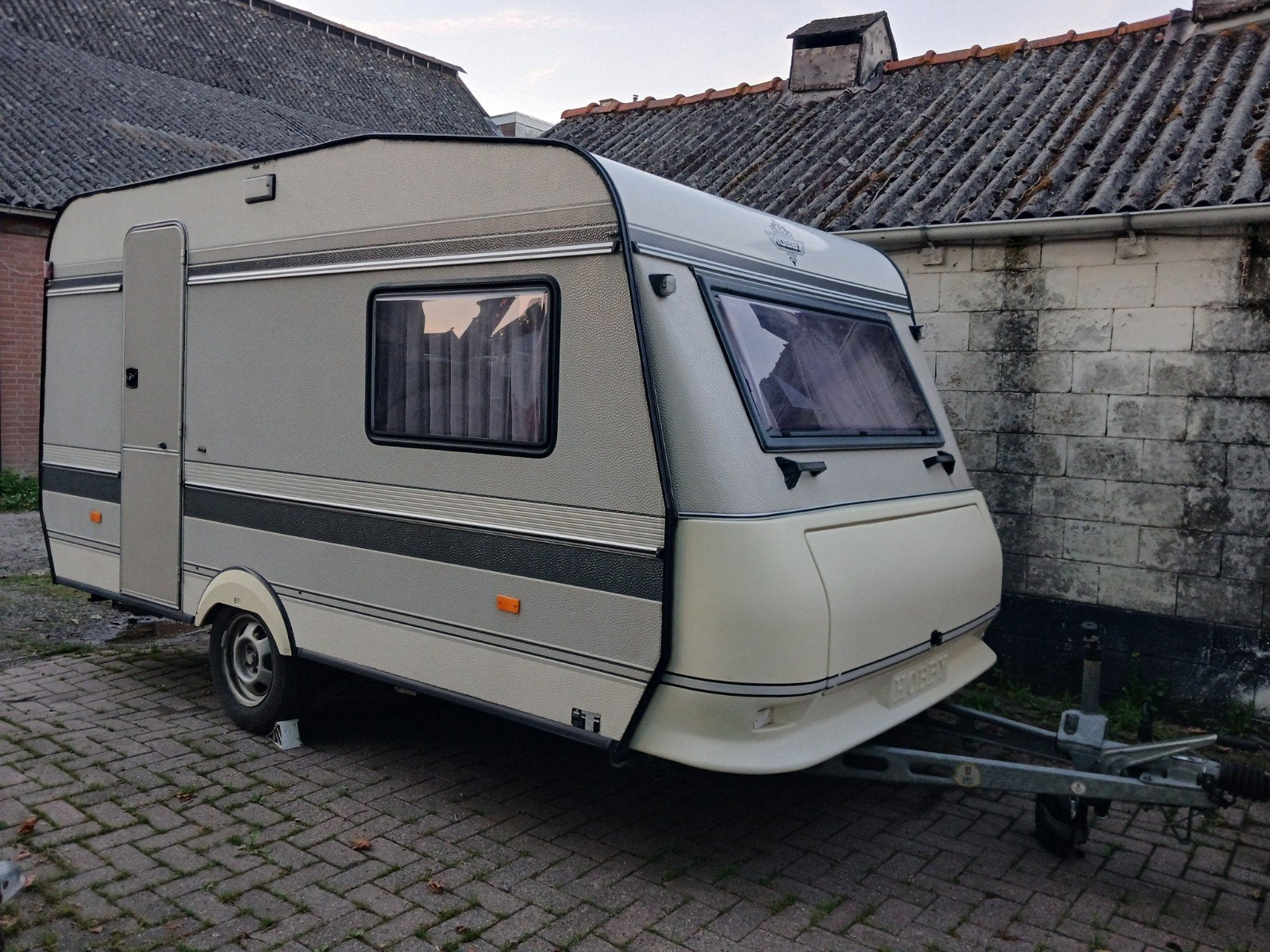 Hobby de luxe 400 met voortent, Schokbreker, Hobby, Bedrijf, Treinzit