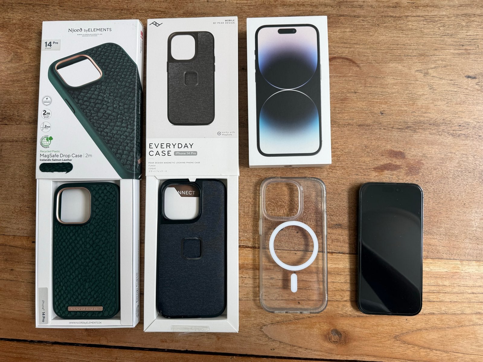 iPhone 14 Pro 256GB met hoesjes + doosje, 256 GB, IPhone 14 Pro, 86 %, Zwart
