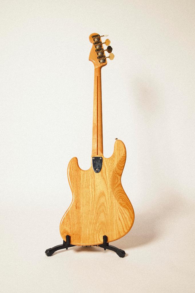 Fender Jazz Bass - 1993, 17600 N. Perimeter Drive, Suite 100, Scottsdale AZ 85255-5435, Verenigde Staten, Contactemea@fender.com