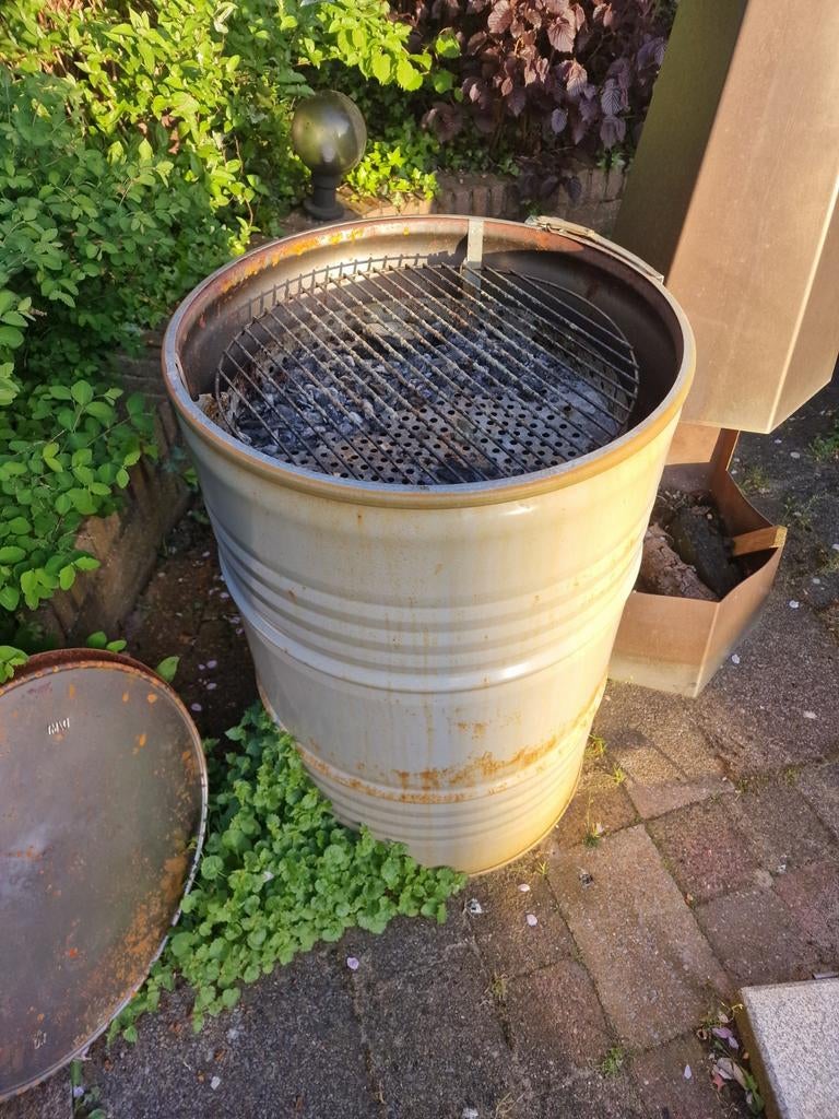 Groot vat barbecue - weinig gebruikt, Ophalen, Gebruikt