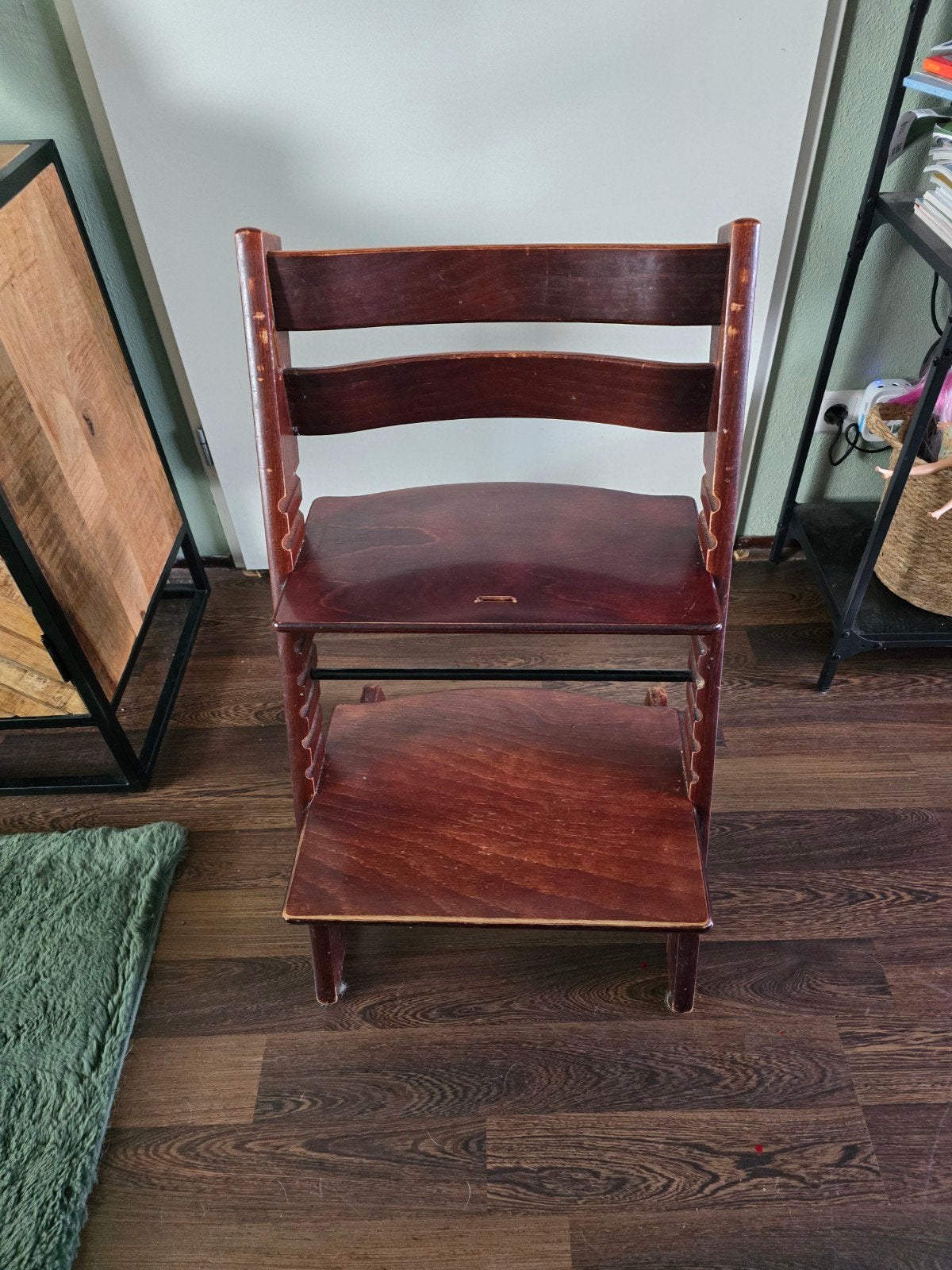 Twee donkerbruine meegroeistoelen, Ophalen, Gebruikt, Meegroeistoel, Aanschuifbaar