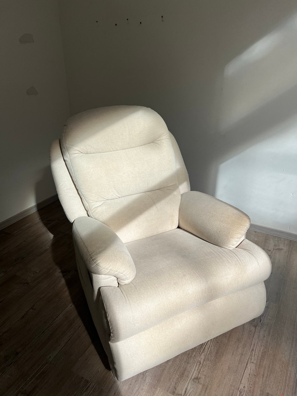 Comfortabele beige relaxfauteuil, Ophalen, Gebruikt, Stof, 75 tot 100 cm