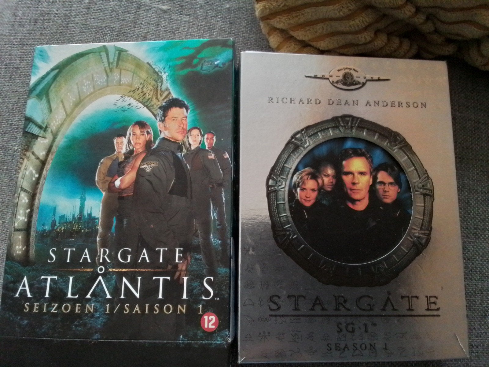 stargate  sg 1 en stargate atlanis, Vanaf 12 jaar, Ophalen of Verzenden, Zo goed als nieuw