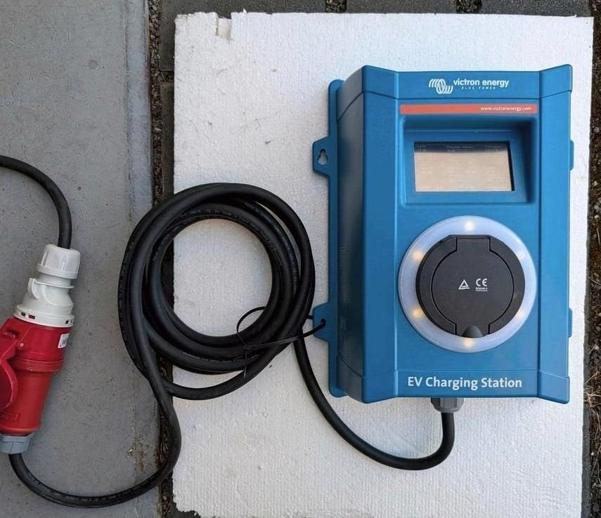 VICTRON EVCS Wallbox 22/11 kW 32A met krachtstroomstekker, Ophalen of Verzenden, Zo goed als nieuw