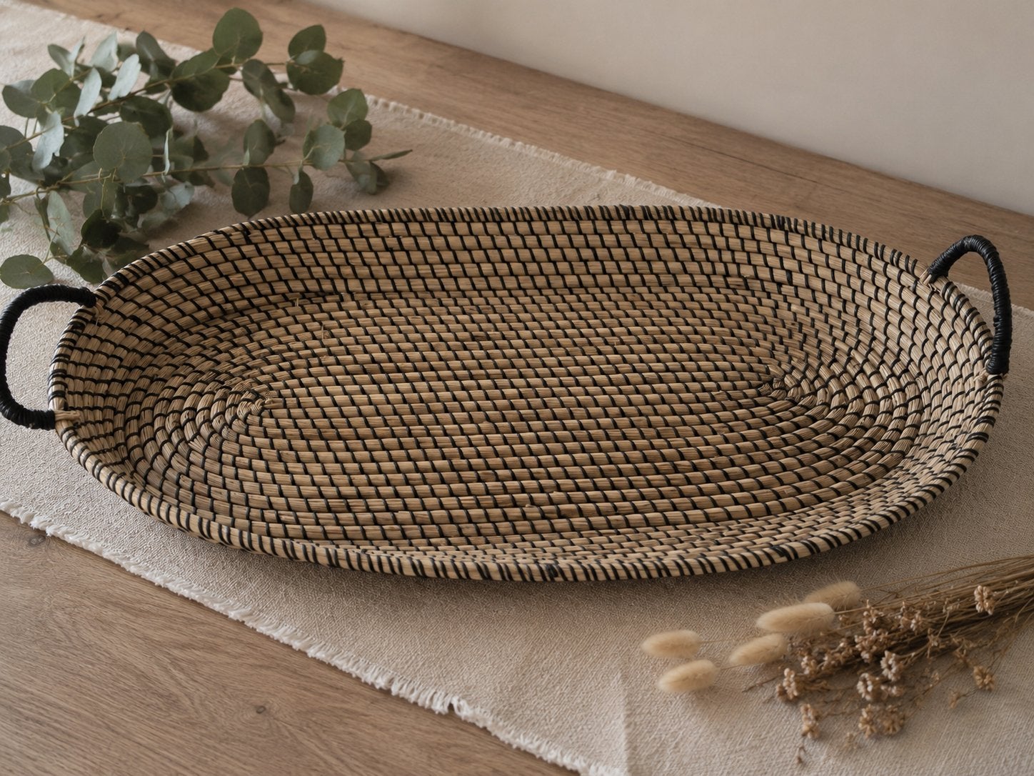 Stijlvolle boho ovale rieten decoratiemand met handgrepen, Ophalen of Verzenden, Zo goed als nieuw, Ovaal