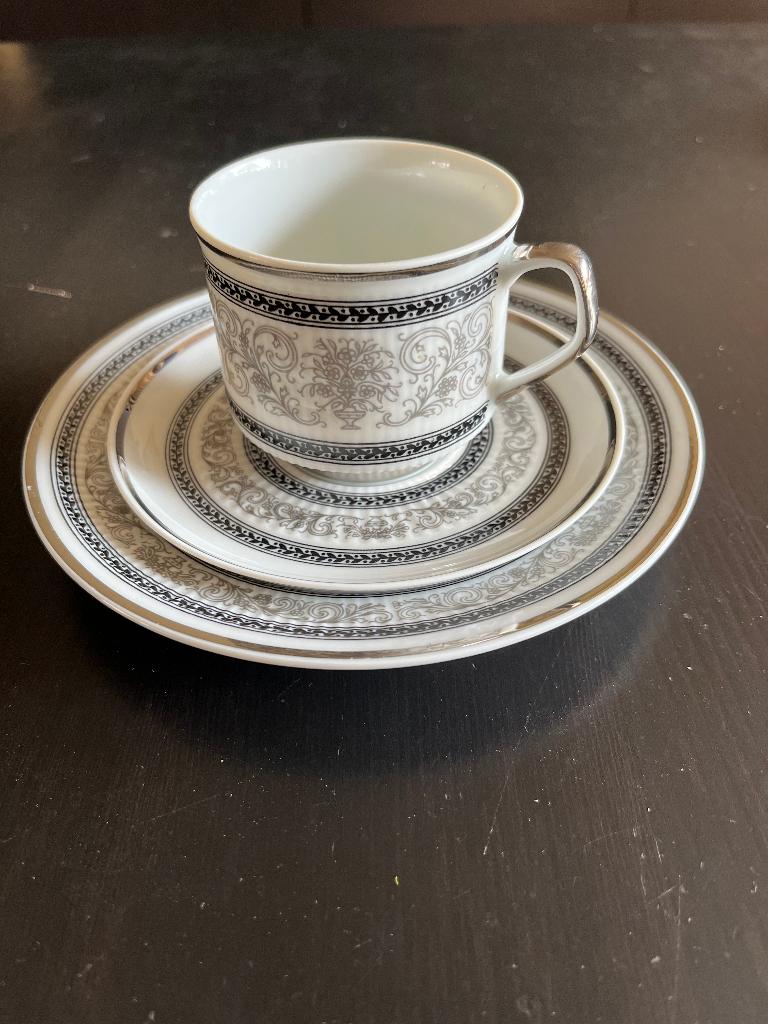 Servies, porselein, Ophalen, Zo goed als nieuw, Overige stijlen, Porselein