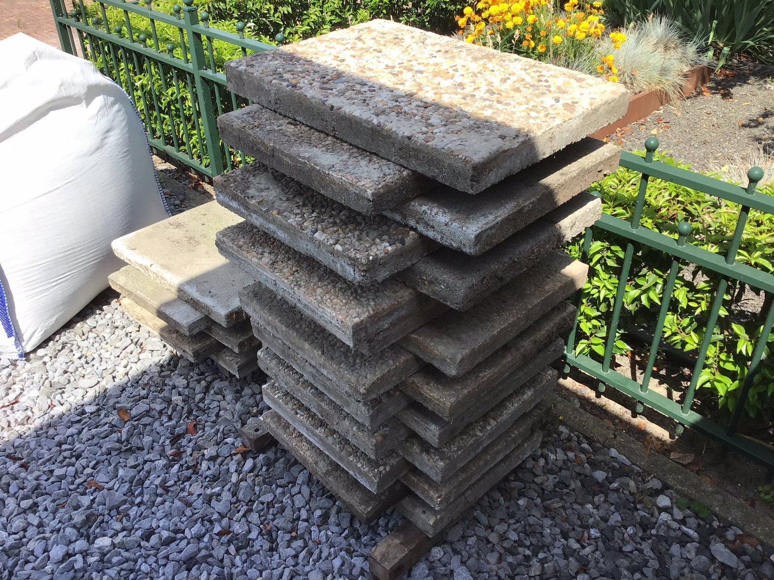 Grindtegels 60x40 in totaal 45 gratis afhalen ., Ophalen, Gebruikt, Beton, Terrastegels