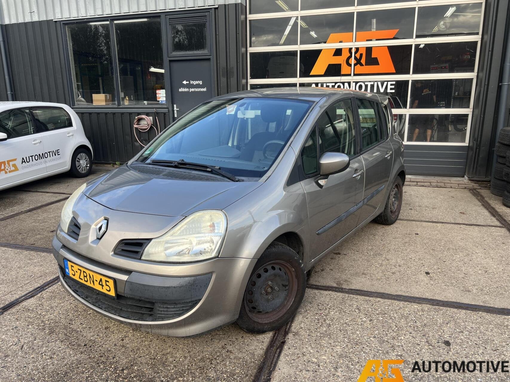 Renault Modus 1.2-16V 2009 Bruin | Nieuwe APK! |, Auto's, Voorwielaandrijving, 4 cilinders, Bruin, 49 €/maand