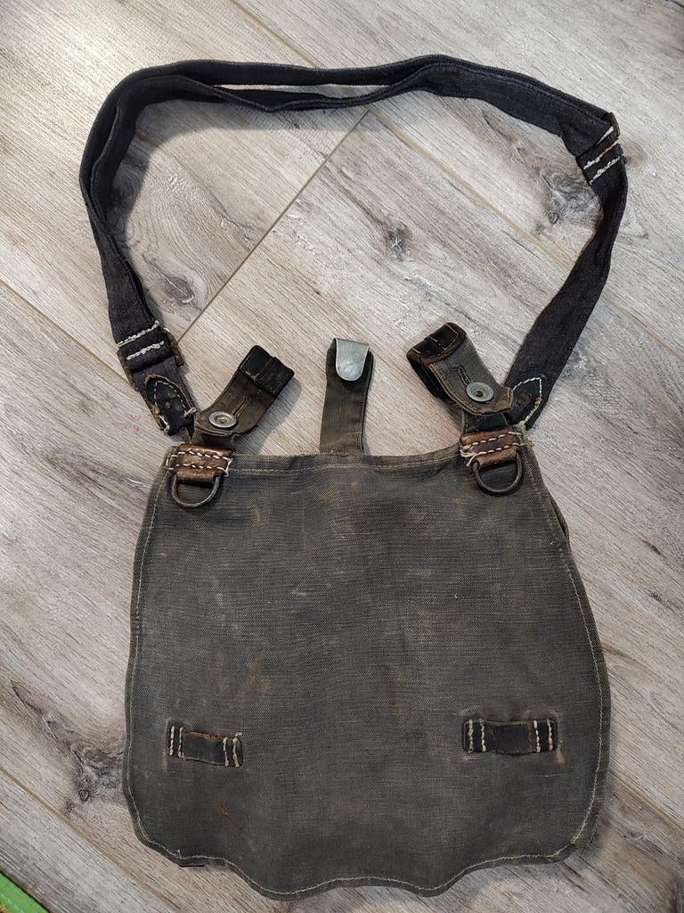 Duitse WW2 Broodtas Compleet met Riem - Origineel Militair, Ophalen of Verzenden, Gebruikt, 500 GB, Zonder controller
