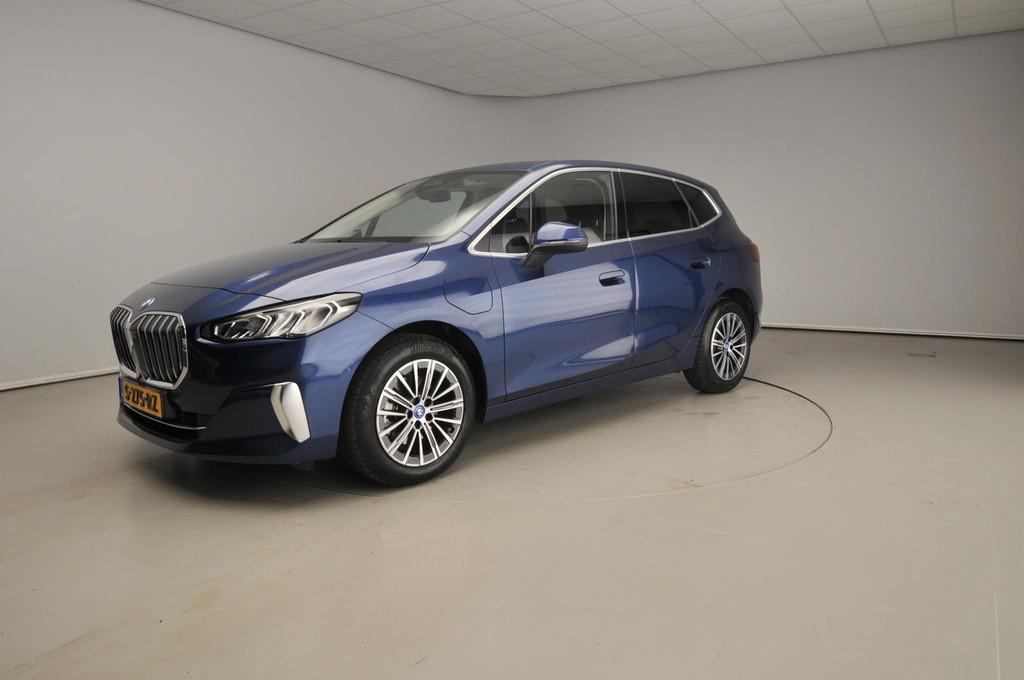BMW 2 Serie Active Tourer 225e xDrive | LED | Navigatie | Tr, Auto's, Automaat, 12 maanden, 1800 kg, Gebruikt