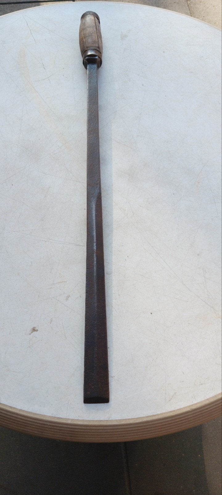 ANTIEKE MOLENMAKERS BEITEL MET ORGINEEL HANDVAT 83 CM, Ophalen of Verzenden