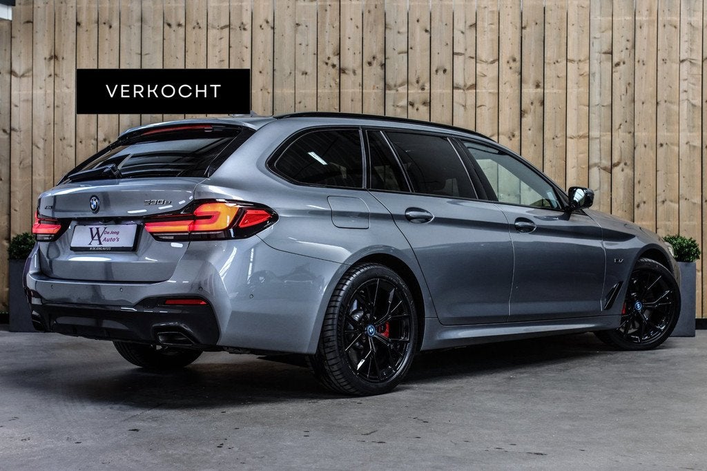BMW 5-serie Touring 530e xDrive M-Sport *Pano*B&W*Soft-Close, 1998 cc, 1935 kg, Gebruikt, 4 cilinders