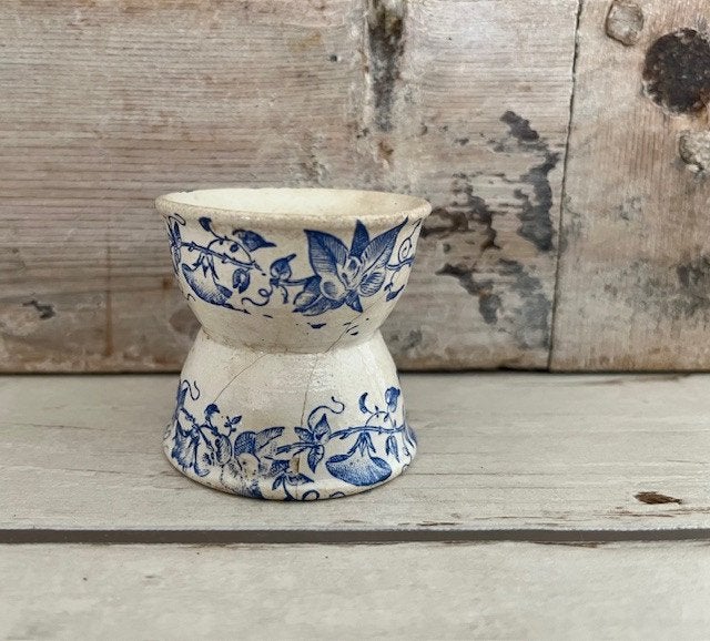 Antiek faience diabolo eierdopje florale decoratie in blauw, Antiek en Kunst, Ophalen of Verzenden