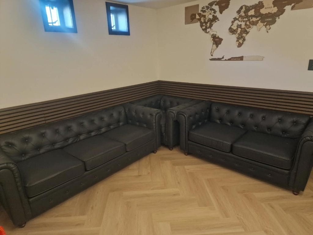 Complete Chesterfield set zwart - 3-zits + 2-zits + fauteuil, Ophalen, Zo goed als nieuw, Kunststof, Klassiek, Chesterfield
