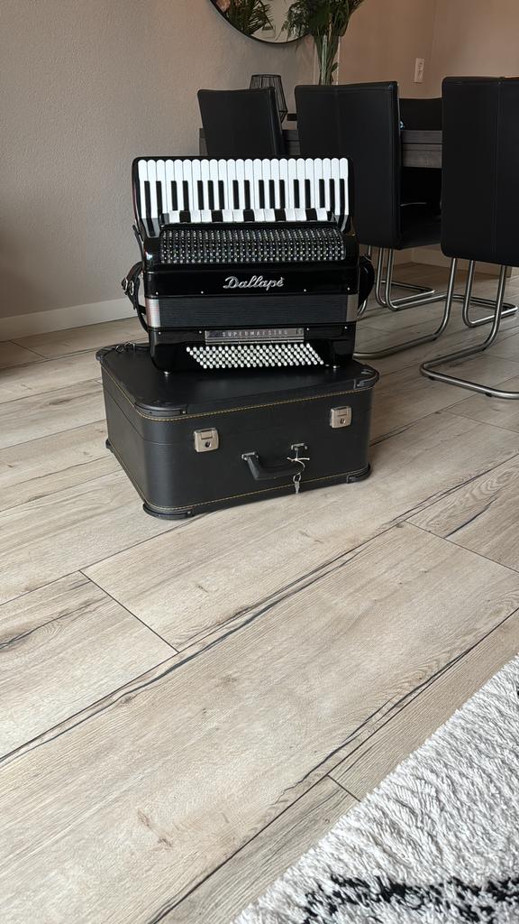 Dallape supermaestro, Muziek en Instrumenten, Accordeons, Ophalen of Verzenden, Zo goed als nieuw, 120-bas, Overige merken