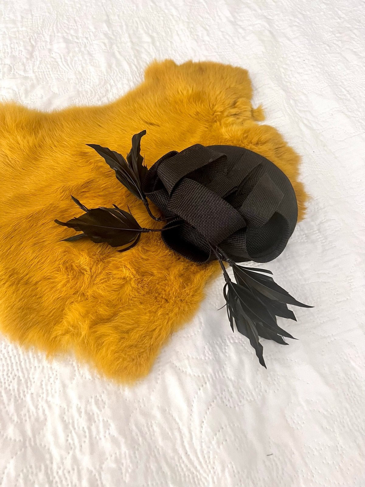Chic zwart dopje met veer, hoed, fascinator dames/ meisjes, Kleding | Dames, Hoeden en Petten, Ophalen of Verzenden, Nieuw, One size fits all