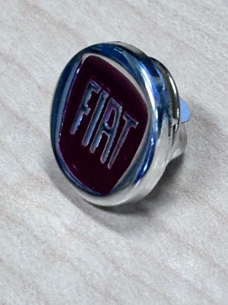 Mini Fiat Badge / Pin - Vintage Stijl, Ophalen of Verzenden, Nieuw, Gebruiksvoorwerp
