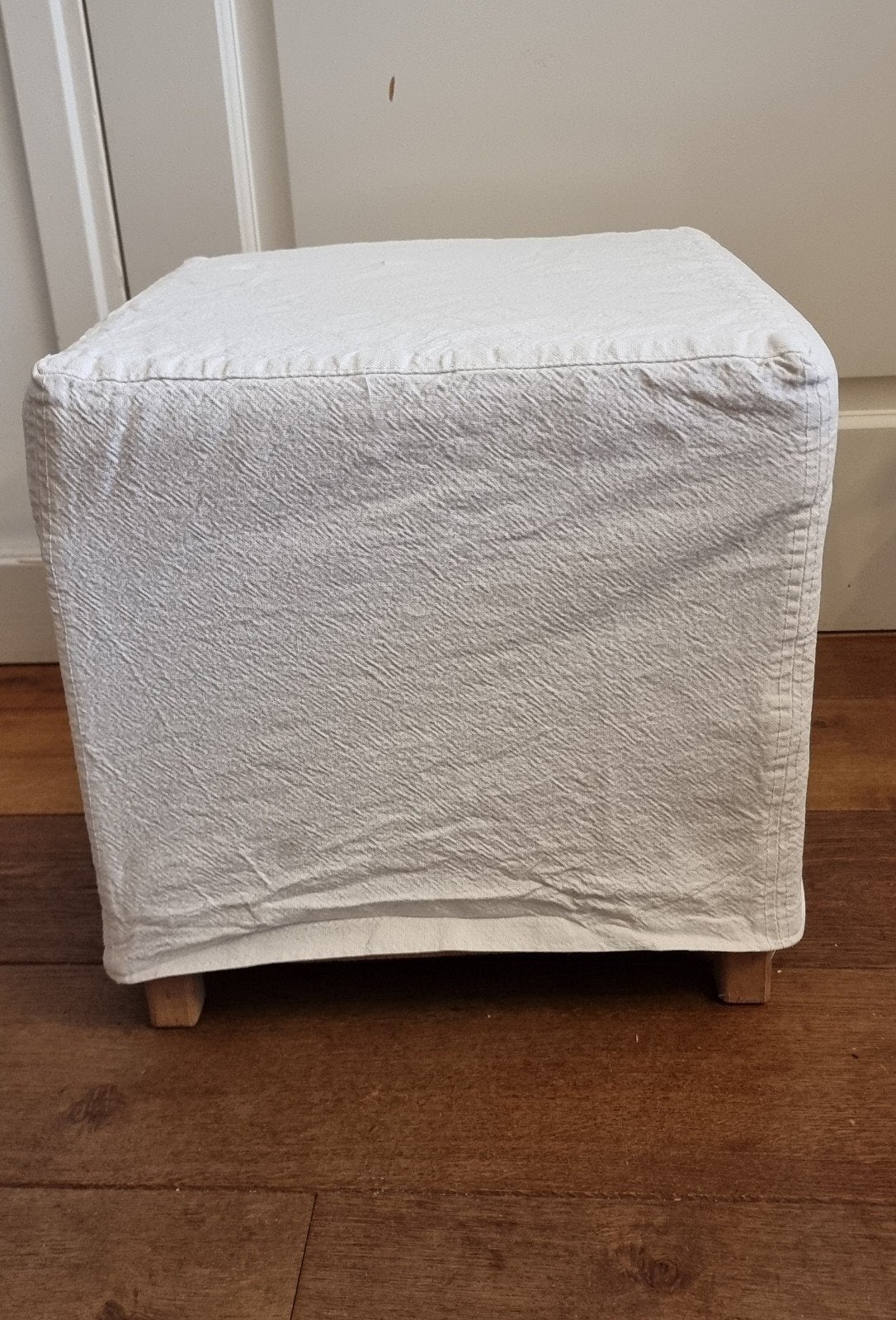 IKEA Witte poef/voetenbankje - zo goed als nieuw, Ophalen, Minder dan 50 cm, Modern, Scandinavisch, Vierkant