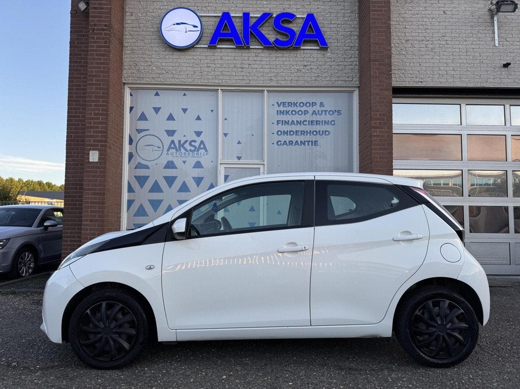 Toyota Aygo 1.0 VVT-i x-play Camera Airco Bluetooth, Auto's, Toyota, Euro 5, Gebruikt, LED verlichting, 4 stoelen