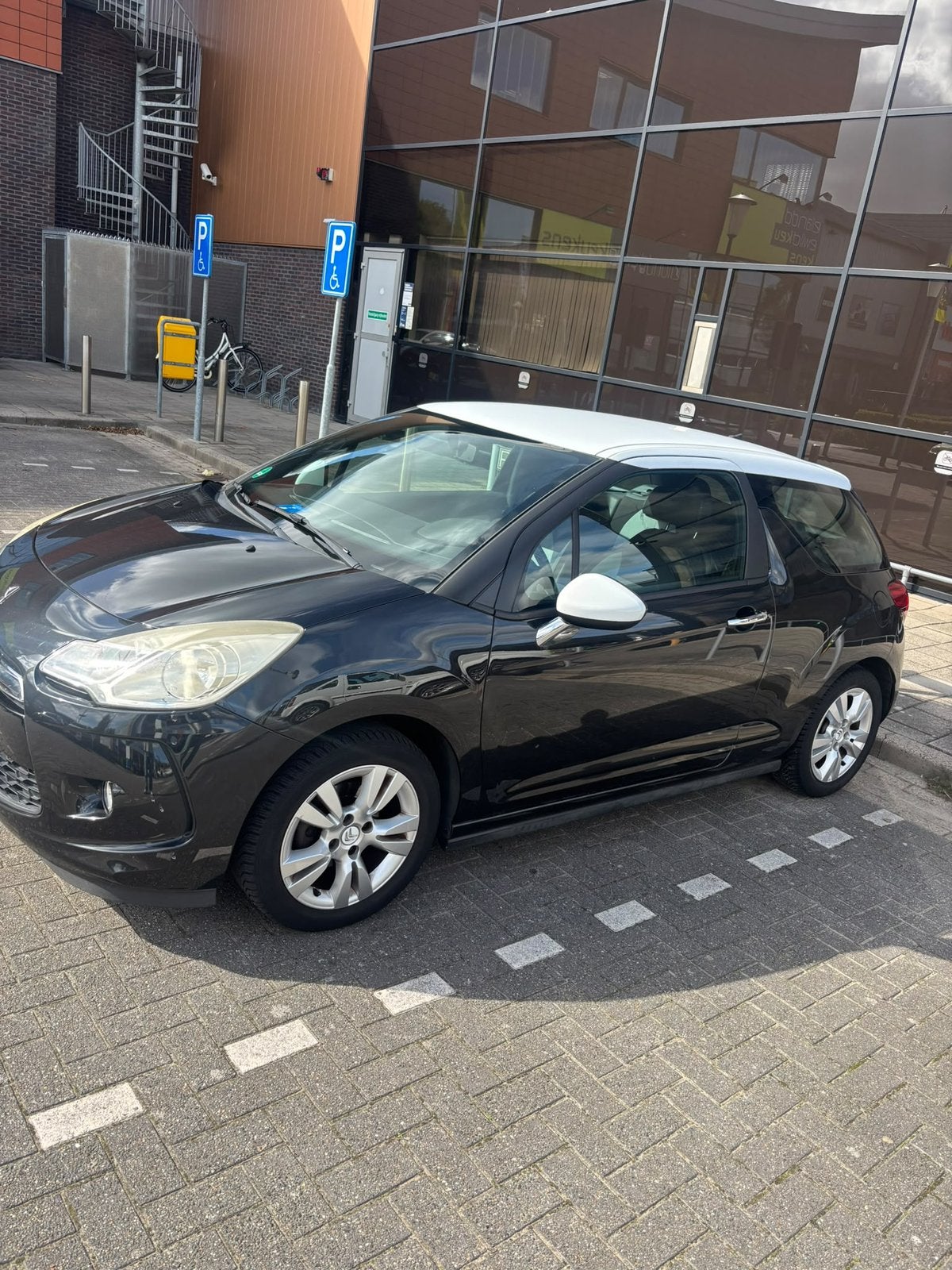 Citroën DS3 1.4 VTI 2010 Zwart, Auto's, Voorwielaandrijving, 40 €/maand, 4 cilinders, Zwart
