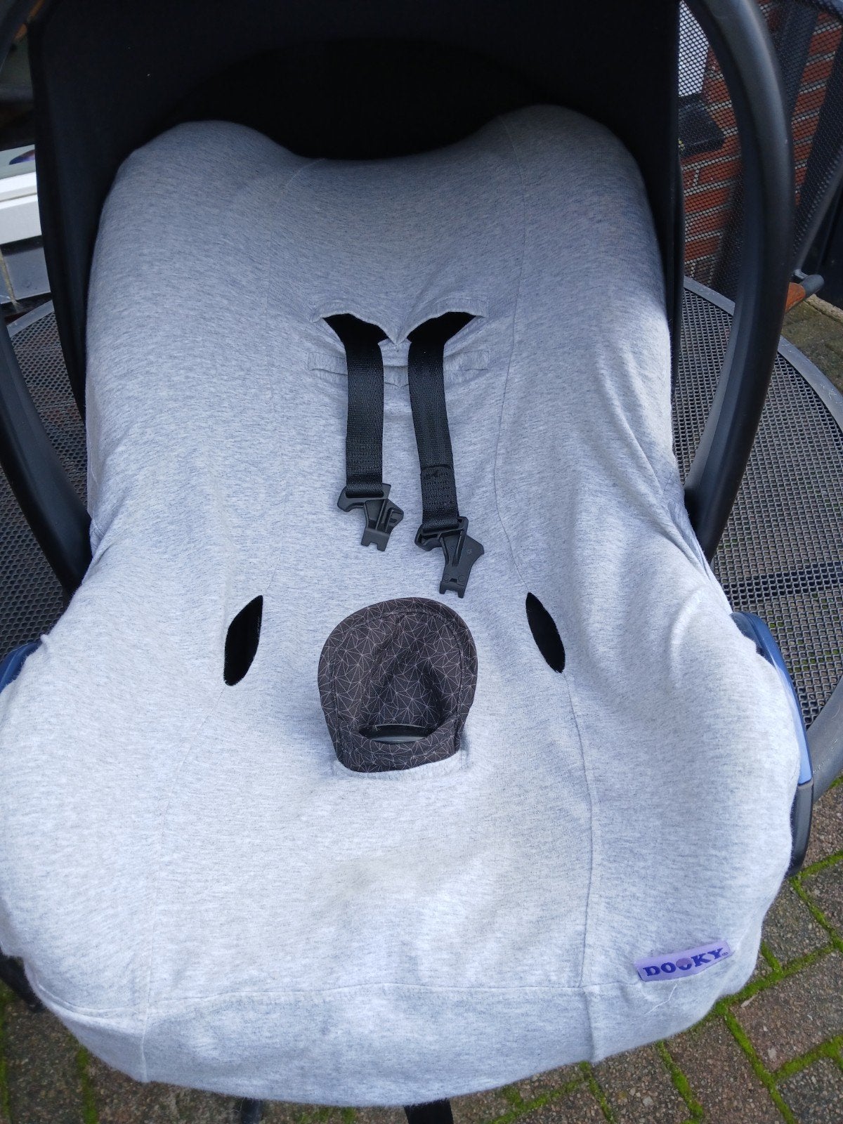 Een nette maxi cosi met een hoes., Ophalen, Slaapstand, 0 t/m 13 kg, Maxi-Cosi