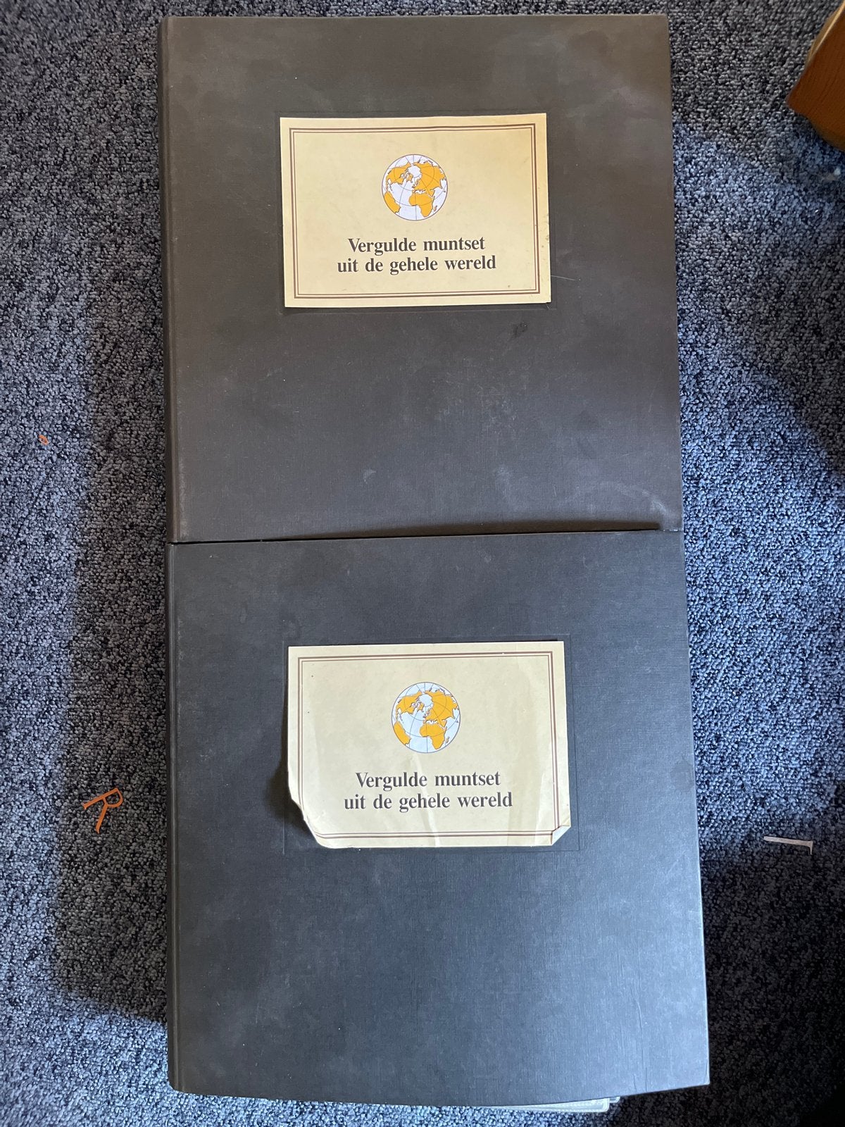 Twee mappen met vergulde munten van voor de euro, Ophalen, Overige landen, Setje, Goud