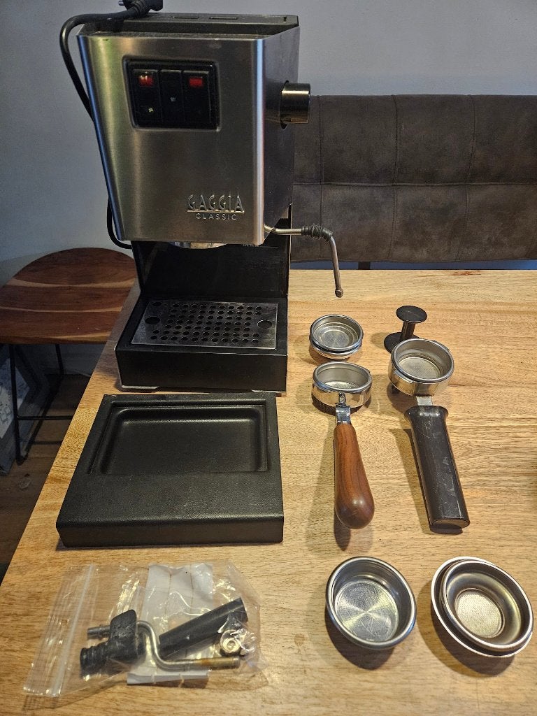 Gaggia Classic met filterdrager en upgrades, Witgoed en Apparatuur, Koffiezetapparaten, Gebruikt, Espresso apparaat, Gemalen koffie