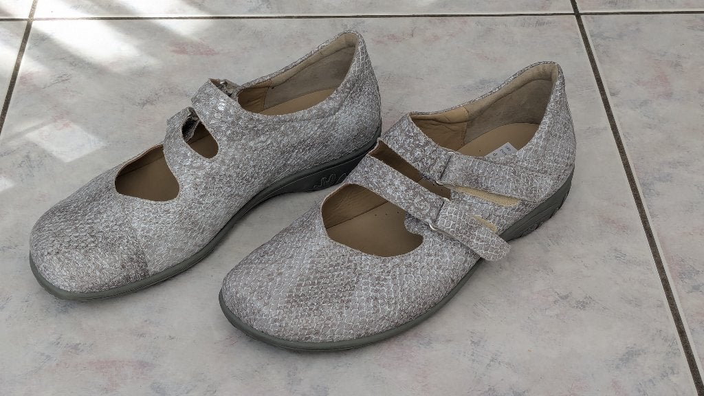 NIEUW Durea leren schoenen zilver, Maat 39 (UK 6) Wijdte K, Ophalen, Durea, Schoenen met lage hakken, Nieuw