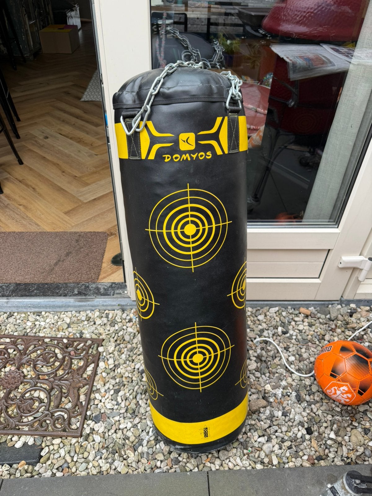 Domyos bokszak 25 kilo + bokshandschoenen, Sport en Fitness, Ophalen, Zo goed als nieuw, Bokszak