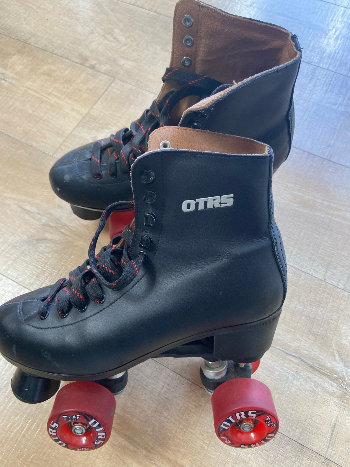 OTRS rolschaatsen - Maat 40 - Zwart met rode wielen, Ophalen of Verzenden, Gebruikt, Dames