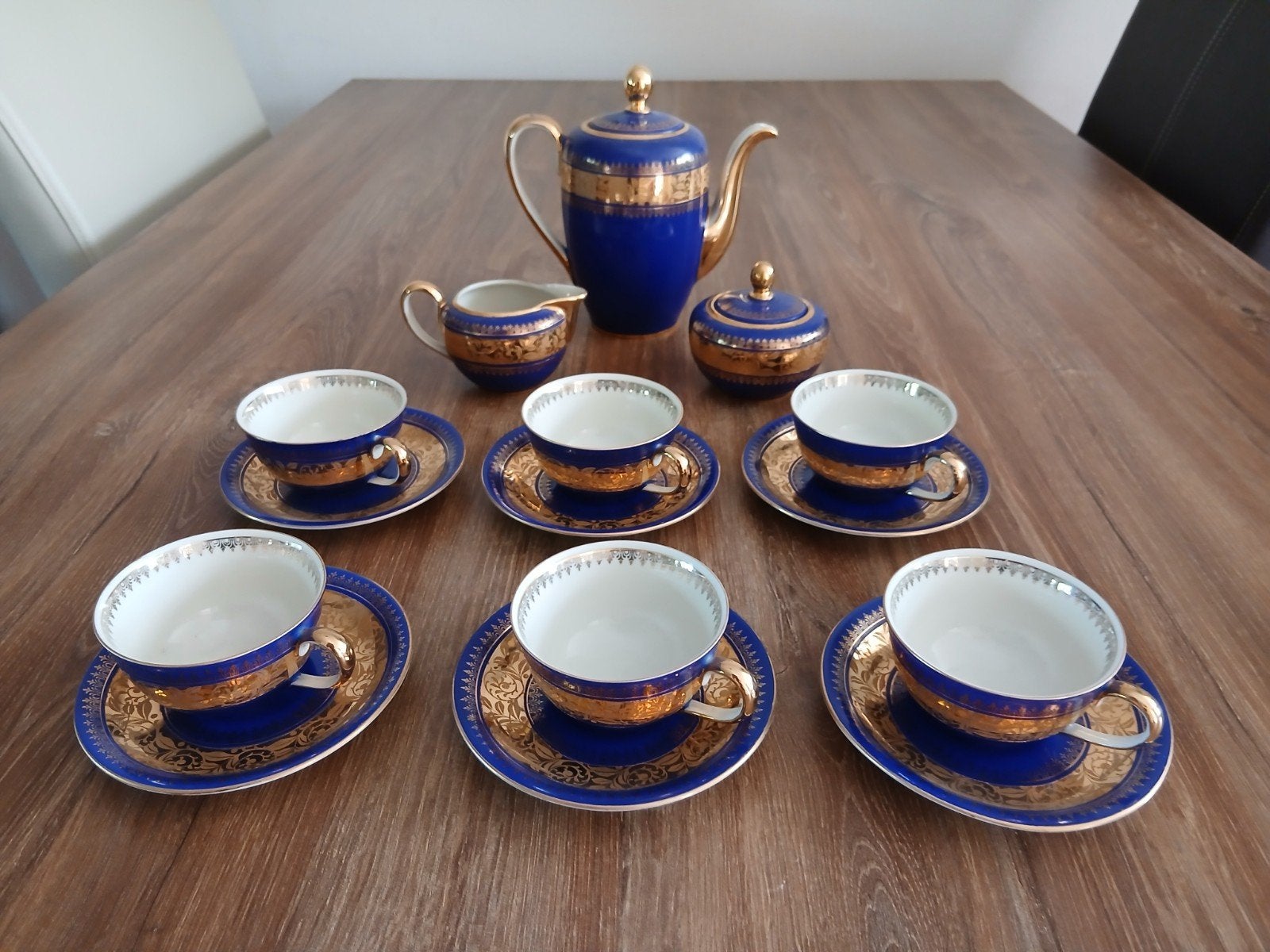 Prachtig mokka/koffie servies uit 1948. Donkerblauw/goud, Ophalen