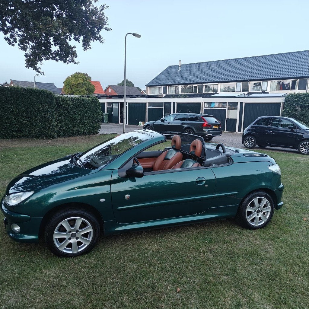 Peugeot 206 CC 2.0 16V Roland Garros | NAP | Nieuwe APK, Auto's, 136 pk, 4 cilinders, Cabriolet, 4 stoelen