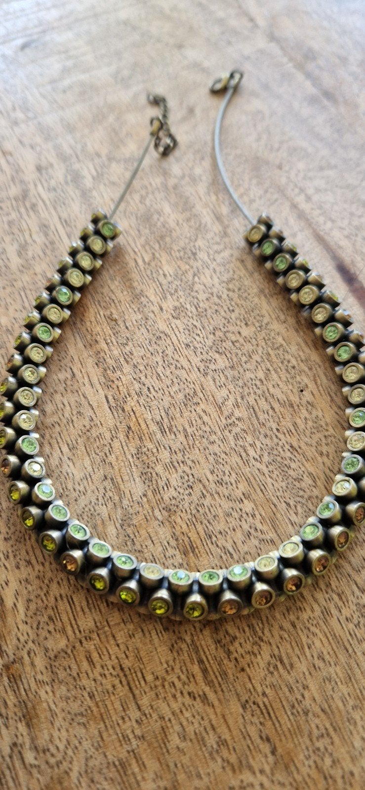 Aparte ketting/collier met gekleurde kristalsteentjes, Overige materialen, Ophalen of Verzenden, Groen, Verstelbaar