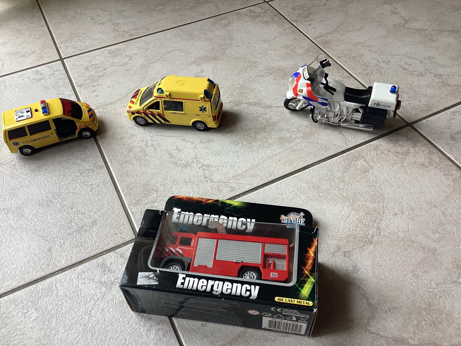2 ijzeren ambulances, politie motor ,brandweerauto, Ophalen of Verzenden, Zo goed als nieuw